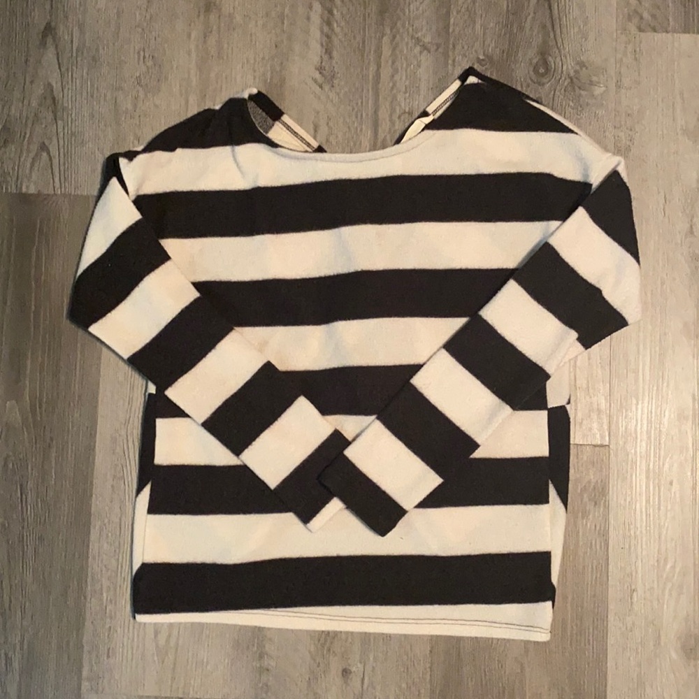 ee:some cross back shirt medium